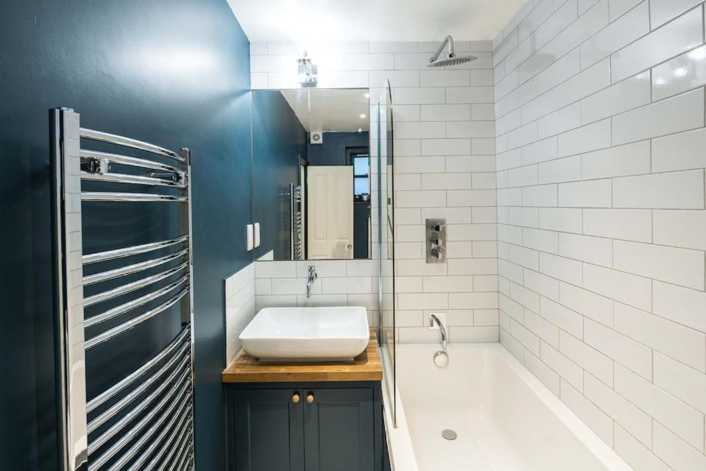 Apartamento Superb Retreat Central Next Tube Londres Exterior foto